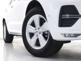 5スポーク7.5J&times;18インチシルバーアルミホイール。衝突回避・被害軽減ブレーキシステムやパイロット・アシストなど、数多くの先進安全・運転支援機能を標準装備。