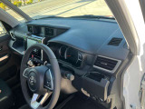 運転席はくつろぎのプライベート空間! 車内をクリーニングしてお待ちしております!