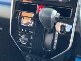 【オートエアコン】一度お好みの温度に設定すれば、車内の温度を検知し風量や温度を自動で調整。暑い…寒い…と何度もスイッチ操作をする必要はありません。快適な車内空間には必須の機能ですね♪