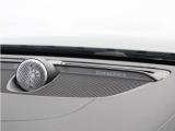 【Bowers&Wilkins】世界のオーディオファン垂涎のプレミアムサウンドシステムを搭載。コンサートホールのベストポジションに相当する音場空間を忠実に再現。乗る人すべてに驚きの音響体験を提供します