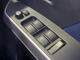 【電動格納ミラー】サイドミラーは電動格納式となっており、狭い駐車場でもキズがつくリスクを抑えられます。