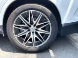 納車前整備はメーカー規定に基づき併設工場で入念に行います。メルセデス・ベンツ指定のツールと技術を用い、メーカーの研修を受けたメカニックがお客様のお車を整備いたします。