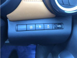 運転席右下のスイッチで各機能の切り替えや操作ができます。