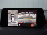 【360°ビュー・モニター】専用カメラにより上から見下ろしたような視点で360度クルマの周囲を確認することができます。駐車が苦手な方でも縦列駐車や幅寄せ時に活躍してくれます。