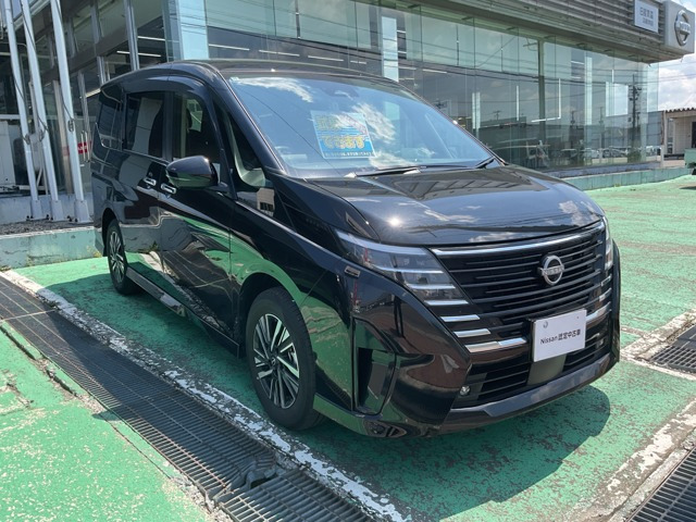 セレナ 1.4 e-4ORCE ハイウェイスターV 4WD 