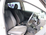 『1台』のお車に対して、3名体制で日々議論を重ね仕入れを行っております。