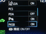 サポカーSとは、緊急ブレーキに加えて、高齢者に多いと言われている踏み間違い事故防止をサポートする機能です。詳しくは販売店スタッフまでおたずねください。