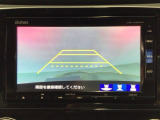 【バックカメラ】運転が苦手な方も車庫入れラクラクです!ギアをリバースに入れれば自動的に切り換わりますので、面倒な操作は不要です♪狭い駐車場もお車を傷つけず安心ですね!