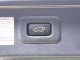 【パワーバックドア】スマートキーや運転席のボタンを押すだけでリアゲートが自動で開閉します!荷物を持っている時や、高い位置にあるバックドアを閉める際に便利な機能です♪