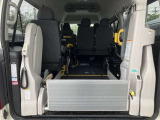 車いす2脚タイプになります。