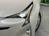 【LEDヘッドライト】悪天候や夜間走行時も良好な視界を確保し安心して運転できる高輝度LEDヘッドライトを装備!点灯速度が早く、消費電力も抑えられています。