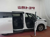 両側パワースライドドア付きだから、狭い駐車スペースなどでの 乗り降りラクラク!小さなお子さまのいるご家庭には嬉しい装備。