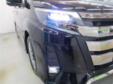 LEDヘッドライトとフォグランプのコラボです。雨や雪の日も安心!フォグランプがお車の存在を際立たせますね♪