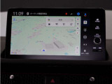 運転中も音声だけで安全に目的地設定ができます。交通状況の変化をリアルタイムに反映し、最適なルートをご案内します。
