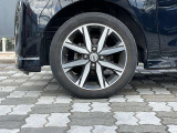 純正アルミホイール。タイヤサイズは165/55R15です。