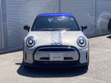 フロントマスクはどこからみてもMINIとわかるスタイルです