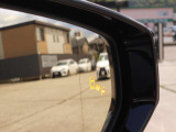 【ブラインドスポットモニター付】車線変更時の後方確認をドアミラーの点灯からアシストします。