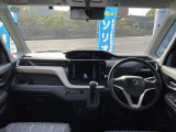 フロントガラスが大きく、死角も少ない設計なので運転しやすいですよ