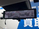 【インテリジェントルームミラー】後席の大きな荷物や同乗者で後方が確認しづらい時でも安心!カメラが撮影した車両後方の映像をルームミラー内に表示。クリアな視界で状況の確認が可能です!