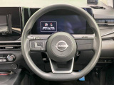 インテリアに合わせたデザインのステアリングは、運転される方のことも考え、運転しやすい形状、大きさです。是非一度、実際に触ってお確かめください。
