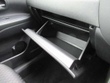 グローブボックス☆車検証入れ等収納できます☆