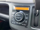 【オートエアコン】一度お好みの温度に設定すれば、車内の温度を検知し風量や温度を自動で調整。暑い…寒い…と何度もスイッチ操作をする必要はありません。快適な車内空間には必須の機能ですね♪