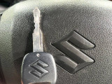 【キーレス】少し離れた場所からでもボタン一つでドアの開錠・施錠ができるのでとっても便利!ドアの鍵穴周りに傷をつけることもありません♪