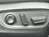 【パワーシート(電動シート)】シートを電動で、前後にスライドまたは上下の高さなどを調整することができます!細かい操作もスイッチ一つでできるので、とても便利です!