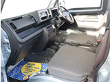 お車選びをお楽しみ頂けるよう、在庫車の展示スペースを十分に確保しております。