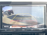 【バックカメラ】駐車時に後方がリアルタイム映像で確認できます。大型商業施設や立体駐車場での駐車時や、夜間のバック時に大活躍!運転スキルに関わらず、今や必須となった装備のひとつです!