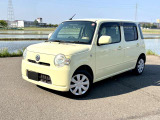 車両の品質管理は室内展示場を完備しておりますので、品質を保った状態の車両をご覧いただけます。