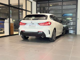 BMWのメカニックによる、100項目の納車前点検エンジン、ミッション、マフラー、電気系統やコンピュータなどを詳細に点検します。交換基準の部品があれば、純正部品を使用し整備した後にお客様にお渡しします。