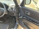 窓開閉スイッチも大きくて運転中でもらくらく操作!!