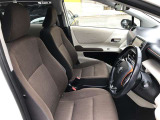 高いホールド性で運転姿勢が安定します。長距離ドライブでも疲れにくいのが魅力です。快適なドライビングライフをお送りください♪