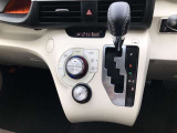 扱いやすいシフトレバーです。