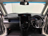 見易い計器類と運転し易いドライビングポジションは、視角も少なく前方&左右の見切りが良く運転し易いクルマです。ブラック基調のインテリアが洗練された空間を演出してくれます。