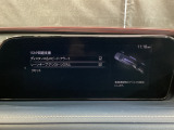 ハンドル操作をアシストすることにより車線からの逸脱回避を支援します。