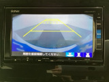 バックでの車庫入れも安心です! リアカメラが付いているバックモニター付のナビを装備しております。操作線もついており距離感も画面から確認できます。