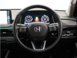 【Honda SENSING】 カメラ等装置で精度の高い検知能力を発揮、安全運転を支援します。ステアリング上のコントローラーに注目!