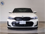 ☆BMWの代名詞とも言える【キドニーグリル】一目見ただけでBMW車であると認識できる確固たるアイコンとして存在感を放ちます☆