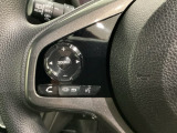 ステアリングスイッチがついていますので、オーディオのチャンネル変更、ボリューム、ジャンル変更が操作可能です。ハンドルから手を離さず安全に操作できます。