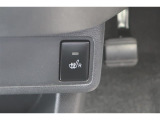 運転席にはシートヒーターが付いています。