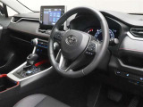 操作しやすい運転席廻りです。