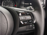 【アダプティブクルーズコントロール】予め設定した車速内でクルマが自動的に加減速。前走車との適切な車間距離を維持しながら追従走行します。【LKAS】車線維持支援システムでステアリング操作を支援。