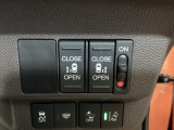 【両側パワースライドドア】です。運転席のスイッチ操作で楽々自動開閉。