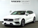 2024年9月登録のボルボV60Ultra B4です。ボディーカラーはクリスタルホワイトMで、シートカラーはアンバーです。そして、走りの心臓部には「48Vハイブリッド」を搭載しています。
