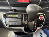 ■当店にはサービス工場も併設しておりますので、タイヤ交換から車検整備までプロのメカニックがしっかりと整備いたします!明るく開放的な店内には、キッズスペースも完備!家族の皆様でご来店下さい!