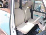 お車選びをお楽しみ頂けるよう、在庫車の展示スペースを十分に確保しております。