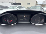 快適なショールームにて、お車選びのお手伝いから、ご購入後の整備待ちまで、ご対応致します。