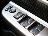 お車選びをお楽しみ頂けるよう、在庫車の展示スペースを十分に確保しております。